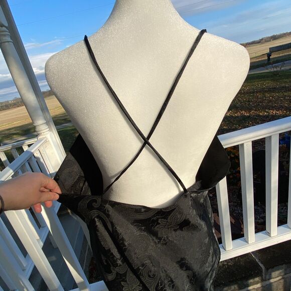 Elegant Black Chemise - Picture 6 of 8